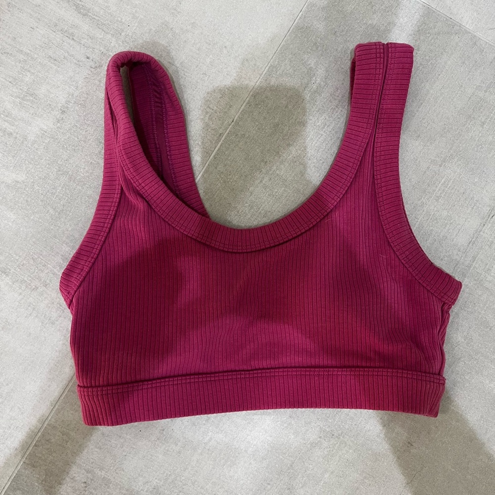 Alo Women's Ribbed Berry Pink Sports Bra